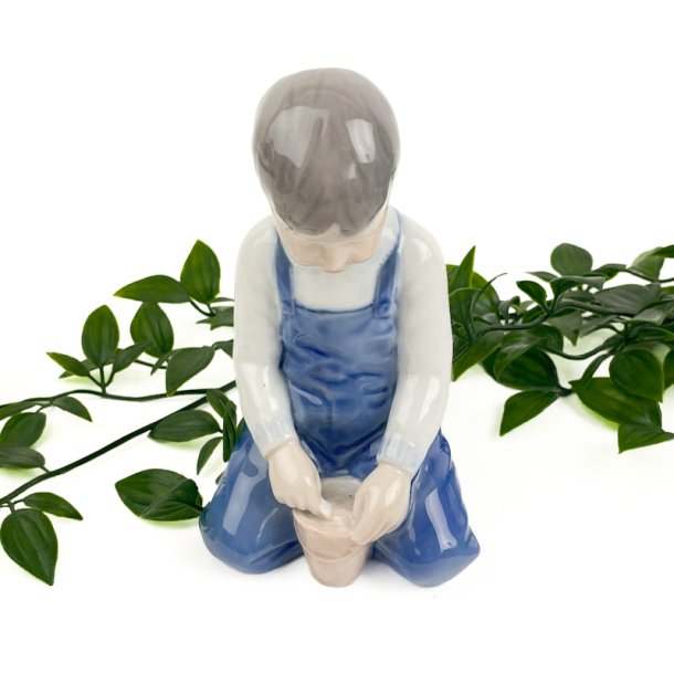 B&G figur 2127 Dreng med spand