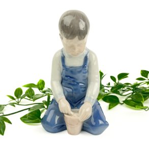 B&G figur 2127 Dreng med spand