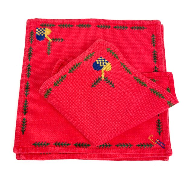 Fire broderede r�de retro juleservietter