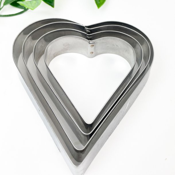 Fire vintage udstiksforme i metal