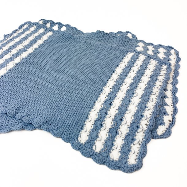 Fire hklede retro dkkeservietter i bl og hvid