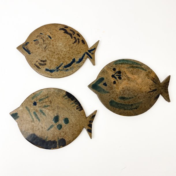 Tre dekorative keramikfisk  1975