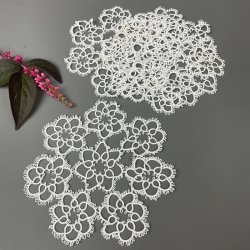 Acht weie Klppel-Flakons (Untersetzer)