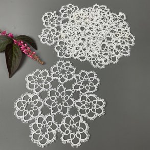 Acht weie Klppel-Flakons (Untersetzer)