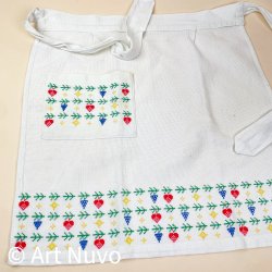 Retro forkl�de med broderede julehjerter