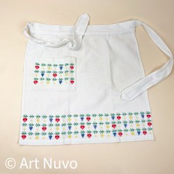 Retro forkl�de med broderede julehjerter