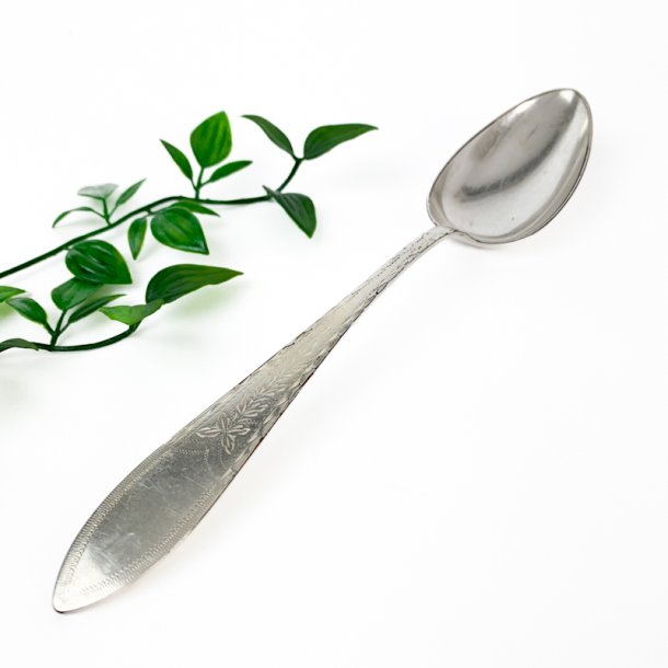 Antik s�lv ske med bright cut