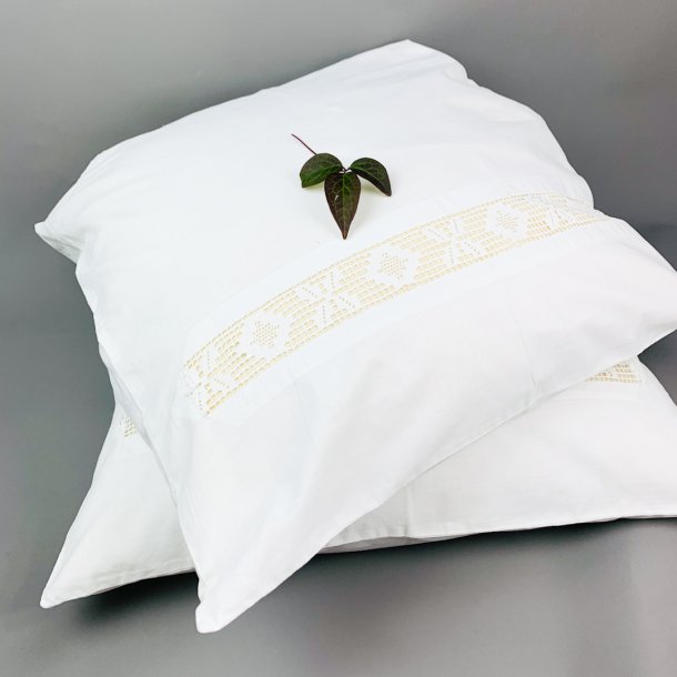 To hvide vintage pudebetrk med mellemvrk