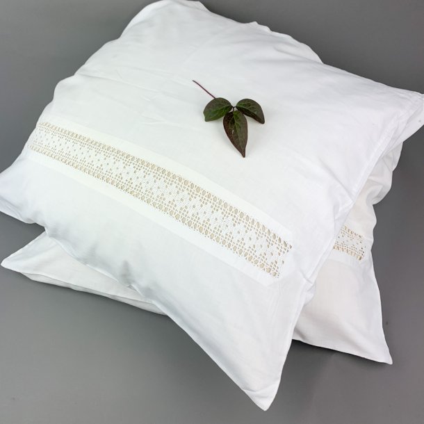 To hvide vintage pudebetrk med mellemvrk