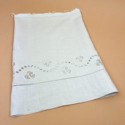 Hvidt antik cafegardin broderi