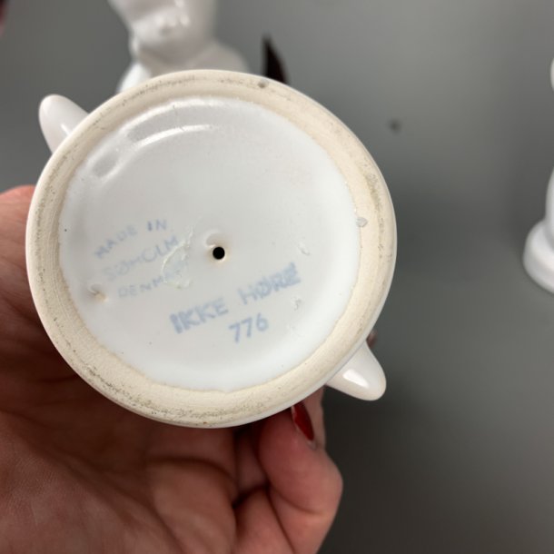 Fire porcelnsfigurer fra Sholm  ikke hre, ikke se, ikke tale, bede