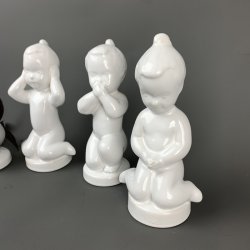 Fire porcelnsfigurer fra Sholm  ikke hre, ikke se, ikke tale, bede