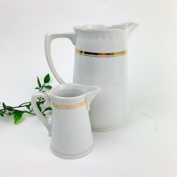 Zwei weie Vintage Krge mit Goldrand