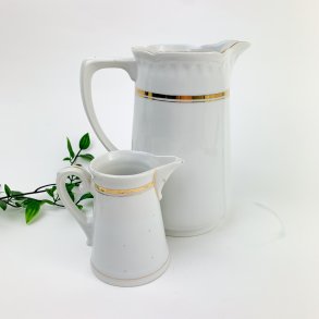 Zwei weie Vintage Krge mit Goldrand