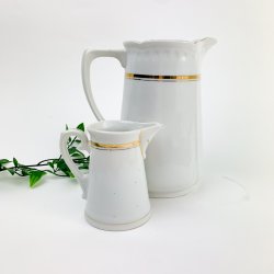 Zwei weie Vintage Krge mit Goldrand