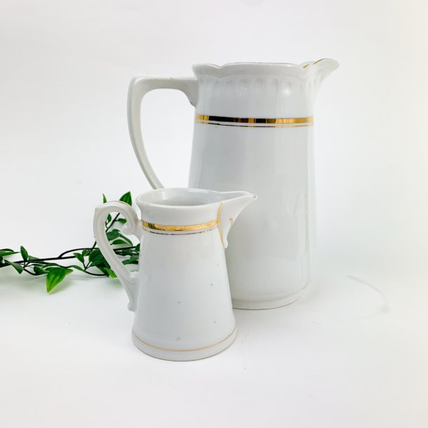 Zwei weie Vintage Krge mit Goldrand