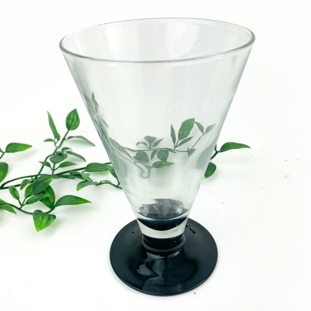 Retro glas med sort fod