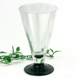 Retro glas med sort fod