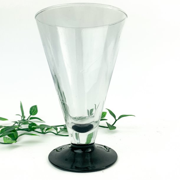 Retro glas med sort fod