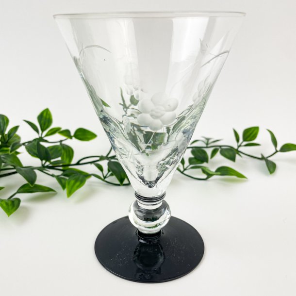 Rotweinglas mit schwarzem Fu - Lis, Holmegaard.