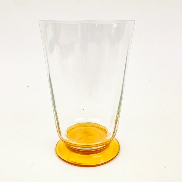 Ravgult vintage �lglas p� fod