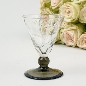 Schnapsglas auf rauchfarbenem Fu - Iwil, Holmegaard