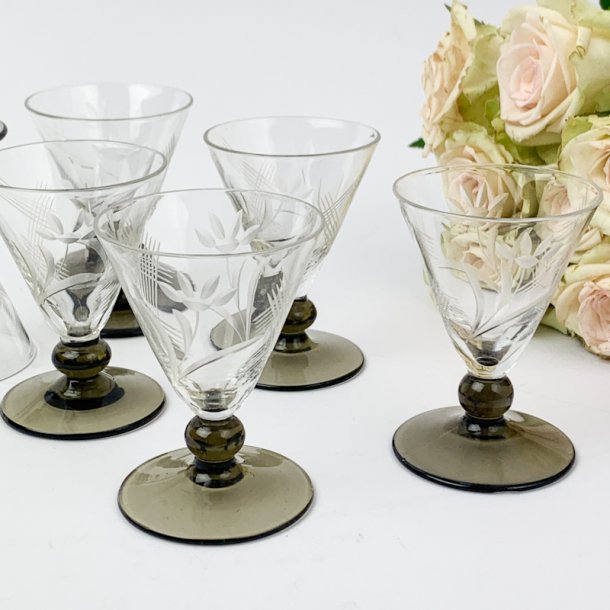 Schnapsglas auf rauchfarbenem Fu - Iwil, Holmegaard