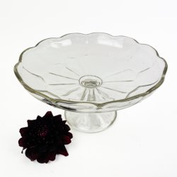 Dekorativ vintage glasopsats p� fod