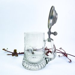 Antiker Glaskrug mit Zinn-Deckel