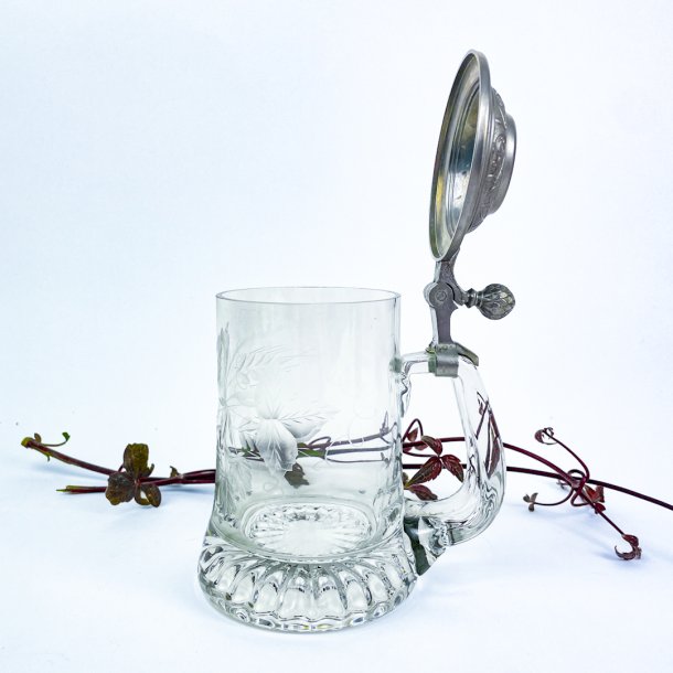 Antiker Glaskrug mit Zinn-Deckel