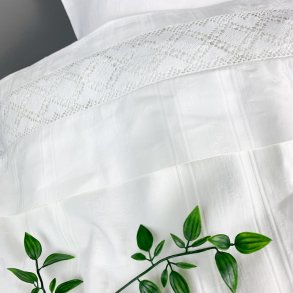 Hvid vintage babysenget�j med mellemv�rk