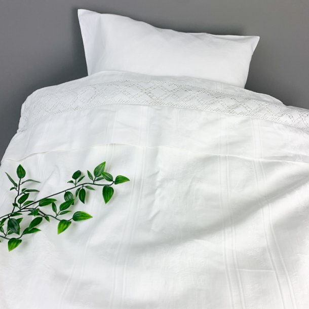 Hvid vintage babysenget�j med mellemv�rk