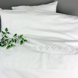 Hvid vintage babysenget�j med broderi