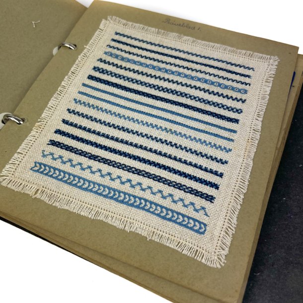 Sort vintage broderimappe