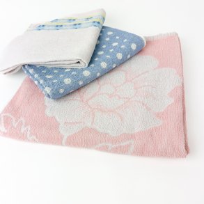 Tre vintage hndklder i pastelfarver