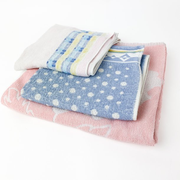 Tre vintage hndklder i pastelfarver