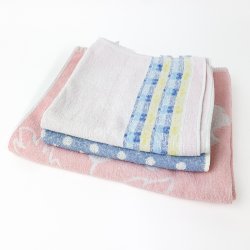 Tre vintage hndklder i pastelfarver