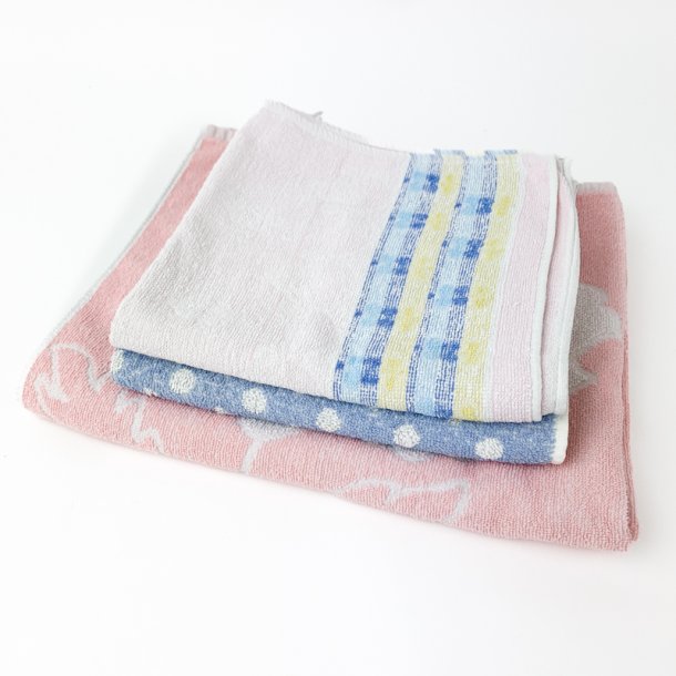 Tre vintage hndklder i pastelfarver