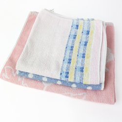 Tre vintage hndklder i pastelfarver