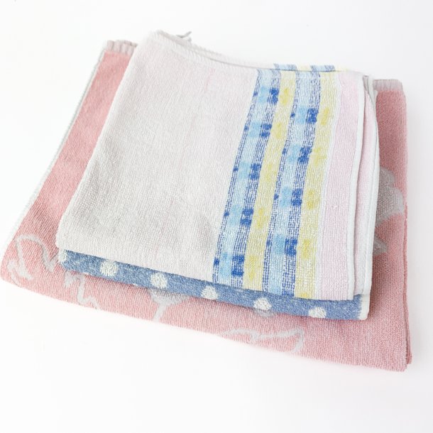 Tre vintage hndklder i pastelfarver
