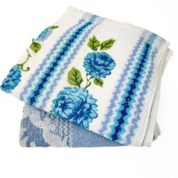 To bl�blomstrede vintage frott�h�ndkl�der