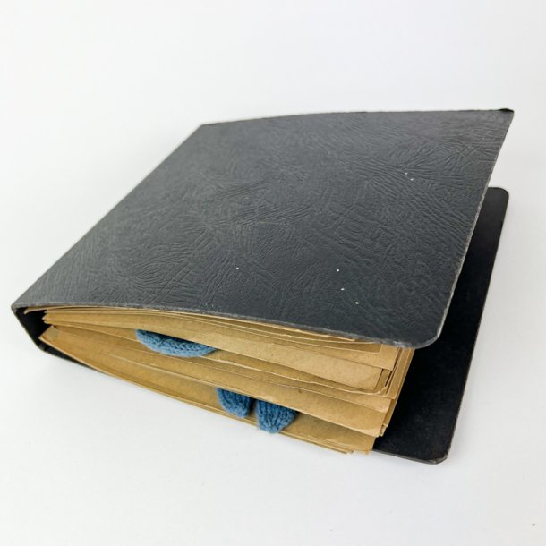 Vintage h�ndarbejdsl�rens strikkemappe