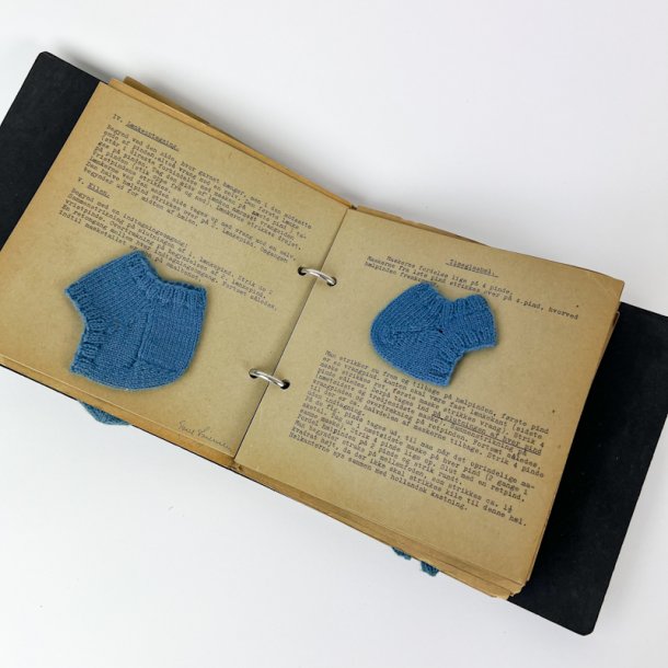 Vintage h�ndarbejdsl�rens strikkemappe