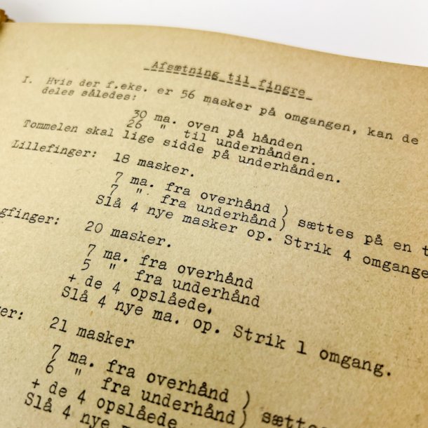 Vintage h�ndarbejdsl�rens strikkemappe