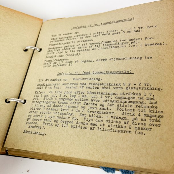 Vintage h�ndarbejdsl�rens strikkemappe