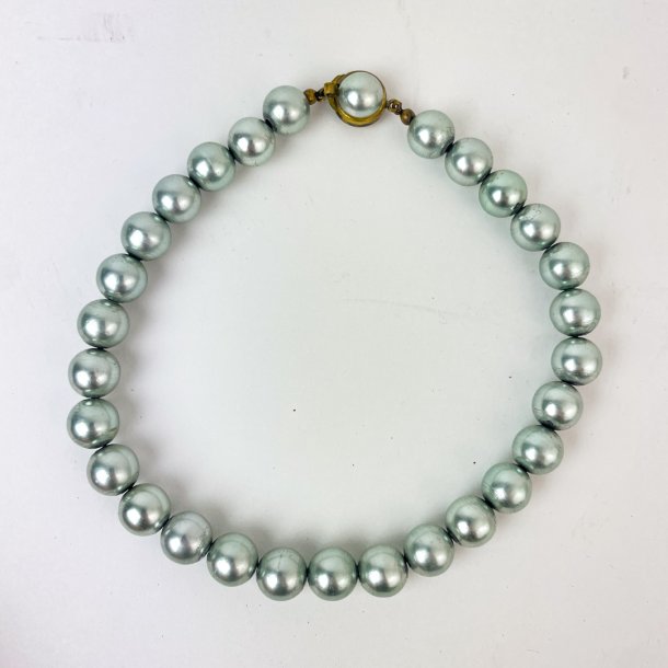 Vintage Perlenkette in hellem Silbergrau
