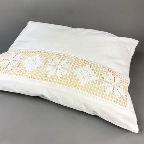 Hvidt vintage pudebetrk med bred mellemvrk