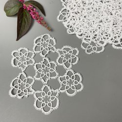 Sechs weie Klppel-Flakons (Untersetzer)