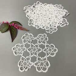 Sechs weie Klppel-Flakons (Untersetzer)