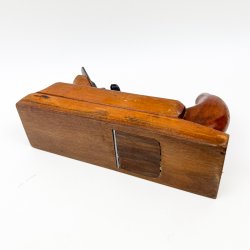 Vintage tr�h�vl med metalbeslag
